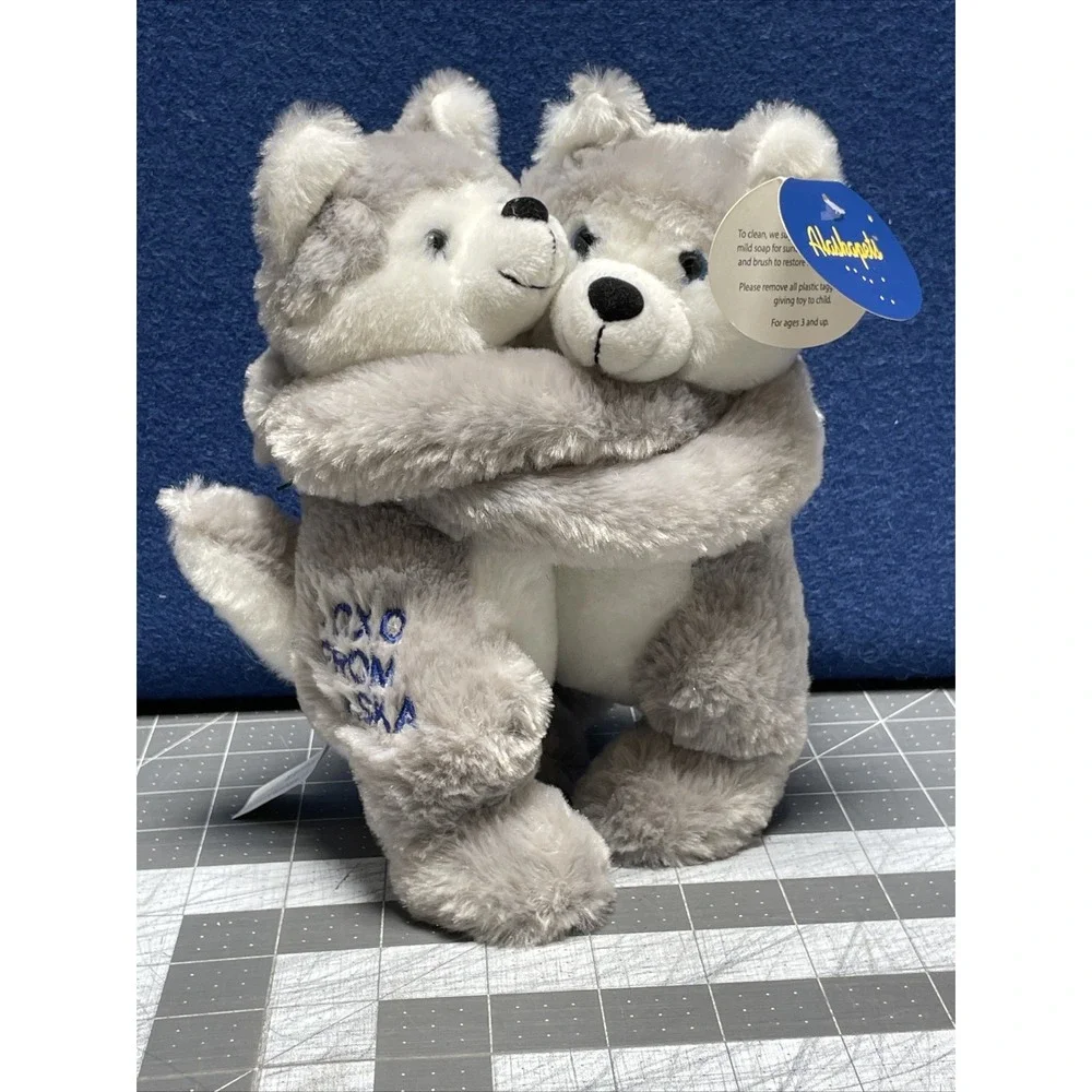 Alaska Husky Huggers XOXO Two‎ Hugging Gray Smiling Alaskapets